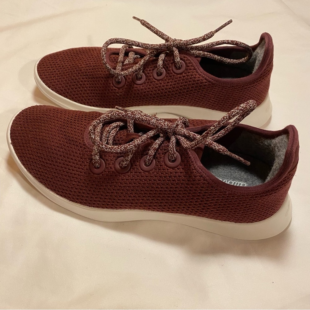 Allbirds Men’s Tree Runners Wool- Size 8 Burgundy Maroon